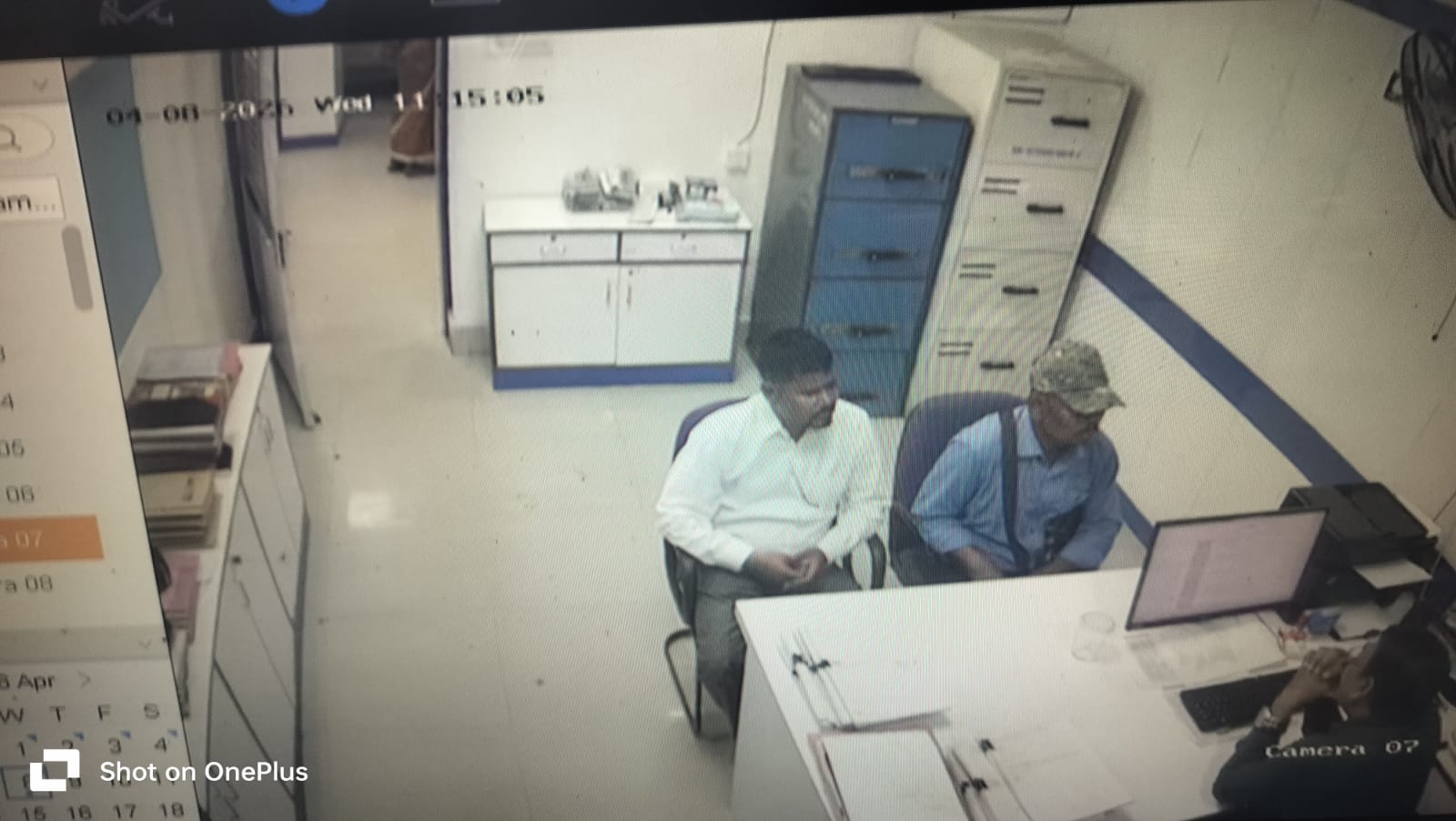 पुलिस बनकर पहुंचे ठग, बातों में उलझाकर दो लाख की की ठगी