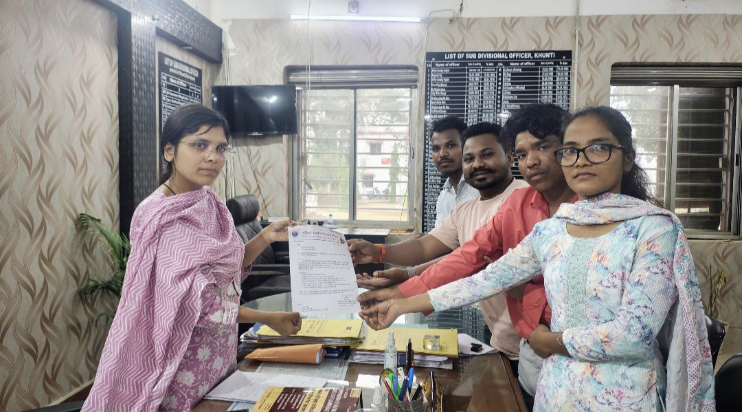 खूंटी में नाबालिग आदिवासी बच्ची से जघन्य घटना के विरोध में ABVP द्वारा प्रशासन को सौंपा ज्ञापन कार्रवाई की मांग।