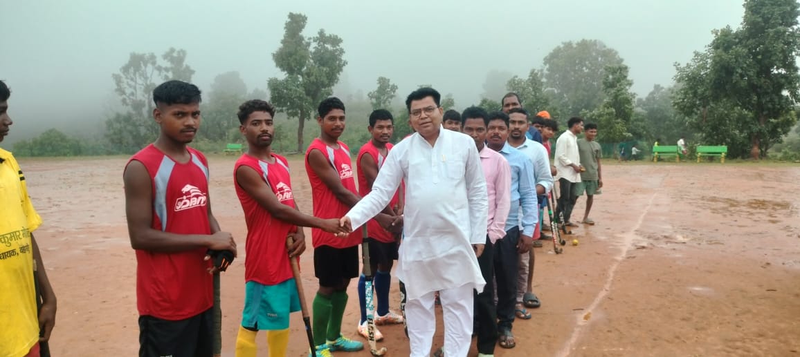 शहीद रमेश सिंह मुंडा की पुण्यतिथि पर हॉकी प्रतियोगिता शुरू