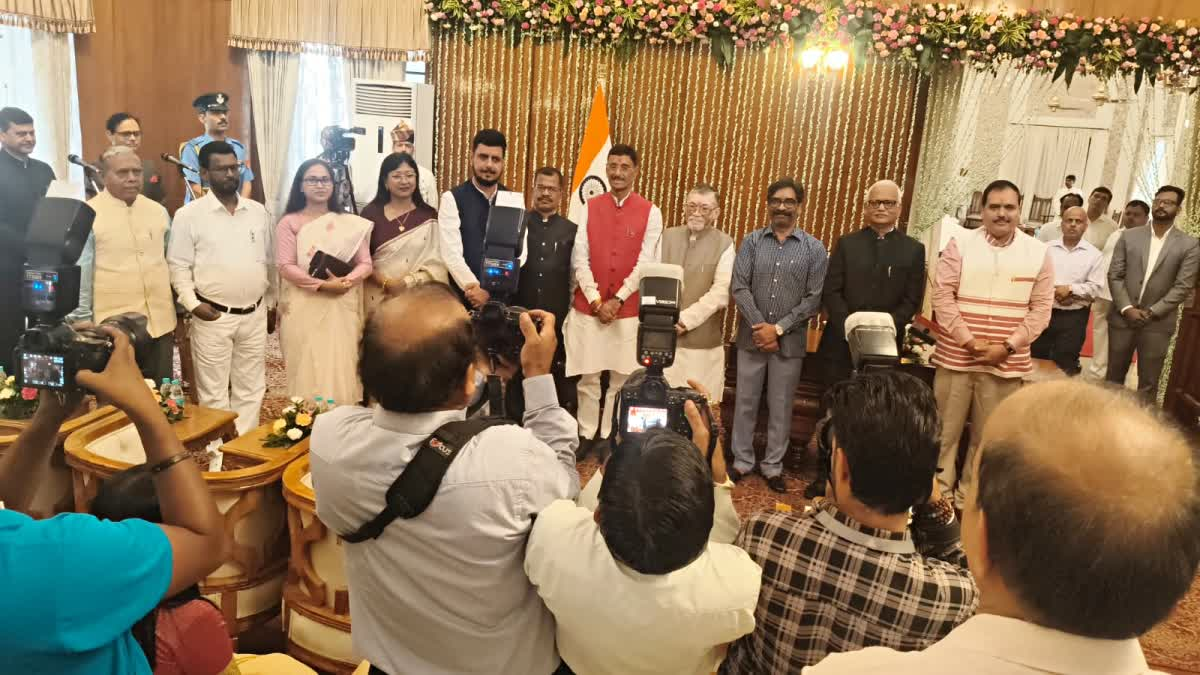 झारखंड में चार नए सूचना आयुक्तों ने ली शपथ, वर्षों से लंबित मामलों के निपटारे की उम्मीद