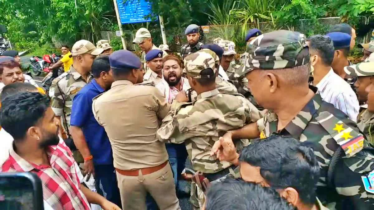 छात्र आंदोलन: स्टेट गेस्ट हाउस के अंदर सरकार से वार्ता, बाहर छात्रों का फूटा गुस्सा