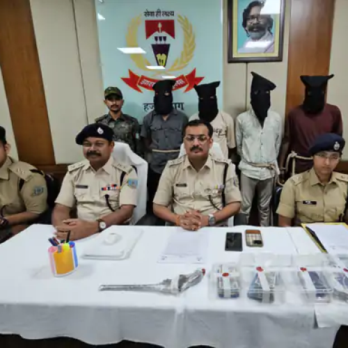 हजारीबाग में दो लूट कांड का खुलासा: CSP सेंटर और माइक्रोफाइनेंस कंपनी से लूट के 4 आरोपी गिरफ्तार