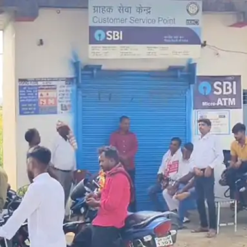 Chhathra Crime: CSP संचालक से दिनदहाड़े 70 हजार की लूट, अपराधी मयूरहंड जंगल की ओर भागे