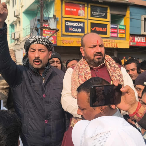 देवघर में सड़क हादसे पर सियासी उबाल: बीजेपी नेता के भाई की मौत के बाद आशुतोष कुमार के नेतृत्व में प्रदर्शन