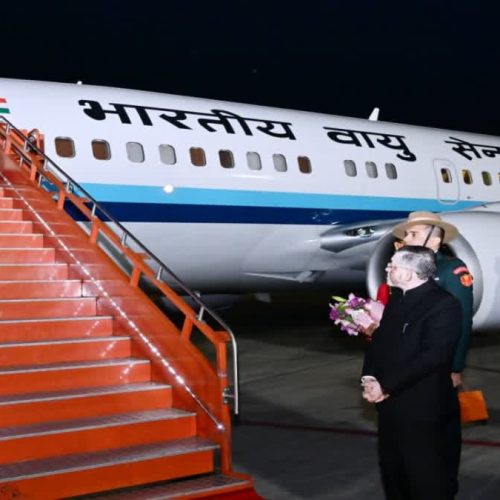 राष्ट्रपति द्रौपदी मुर्मू तीन दिवसीय दौरे पर पहुंचीं रांची, राज्यपाल और मुख्यमंत्री ने किया भव्य स्वागत