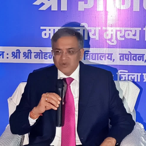 देवघर में मुख्य चुनाव आयुक्त का बीएलओ से संवाद: शुद्ध मतदाता सूची को लोकतंत्र की रीढ़ बताया
