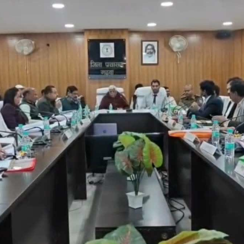 गढ़वा में दिशा की बैठक: समीक्षा के दौरान कई सवालों पर नहीं मिला संतोषजनक जवाब