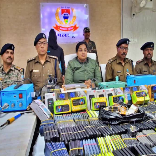 पश्चिम बंगाल से खरीदे जाते थे पार्ट्स, पलामू में तैयार हो रहे थे ब्रांडेड मोबाइल: पुलिस छापेमारी में चौंकाने वाला खुलासा