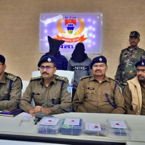 पलामू में लाखों की अफीम और शराब जब्त, चार तस्कर गिरफ्तार