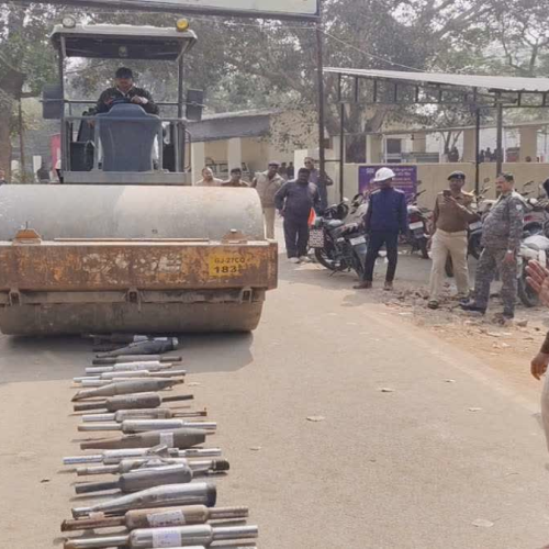 प्रेशर हॉर्न और मॉडिफाइड साइलेंसर पर चला बुलडोजर, 700 से ज्यादा किए गए नष्ट