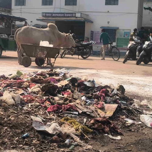 देवघर सदर अस्पताल में गंदगी का अंबार, मरीजों पर मंडरा रहा संक्रमण का खतरा