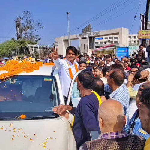 धनबाद मेयर चुनाव में सियासी घमासान: संजीव सिंह और भाजपा समर्थित प्रत्याशी ने भरा नामांकन, प्रदेश अध्यक्ष ने दी अनुशासन की चेतावनी
