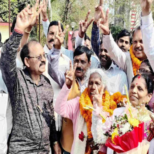 खूंटी नगर पंचायत अध्यक्ष चुनाव: रानी टूटी ने किया नामांकन, अर्जुन मुंडा समेत कई दिग्गज नेता रहे मौजूद
