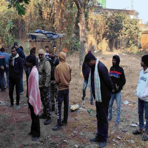 दुमका में आरक्षी निरीक्षक कार्यालय के पीछे मां-बेटी का शव बरामद, पुलिस ने शुरू की छानबीन