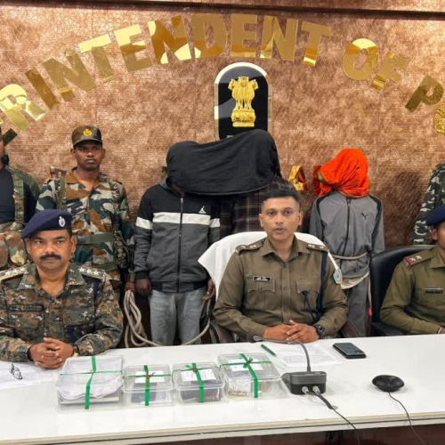 लातेहार में तीन नक्सली हथियार सहित गिरफ्तार, 50 हजार का इनामी भी दबोचा गया