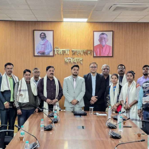 हादसे के बाद भी नहीं टूटा हौसला: शिक्षकों की पहल से छात्राओं ने दी बोर्ड परीक्षा, डीसी ने किया सम्मानित