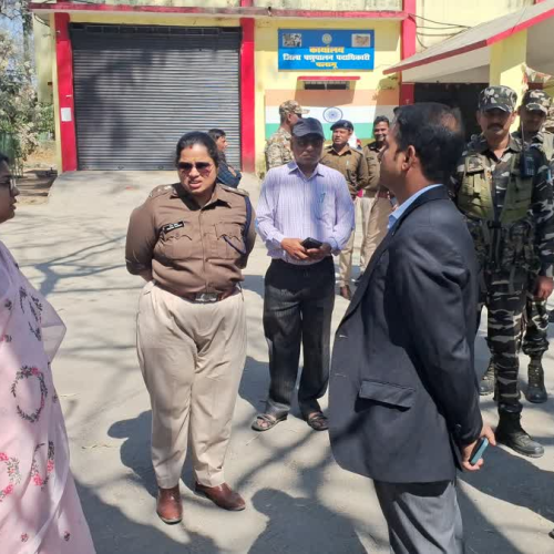निकाय चुनाव की तैयारी तेज: पलामू में डीसी-एसपी ने मतदान केंद्रों और स्ट्रांग रूम का लिया जायजा
