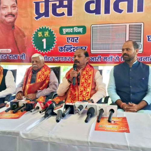 रघुवर दास का आरोप—जेएमएम और कांग्रेस संप्रदाय विशेष के वोट बैंक के लिए लड़ रहे चुनाव, निष्पक्ष मतदान की उठाई मांग