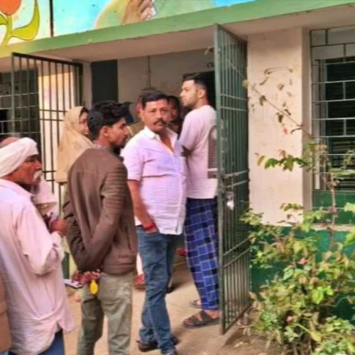 देवघर में मतदान शुरू: सुबह से केंद्रों पर उमड़ी भीड़, मतदाताओं में उत्साह