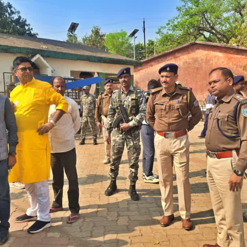 गिरिडीह में नगर निकाय चुनाव के दौरान दो उम्मीदवारों के समर्थकों में झड़प, पुलिस ने किया लाठीचार्ज