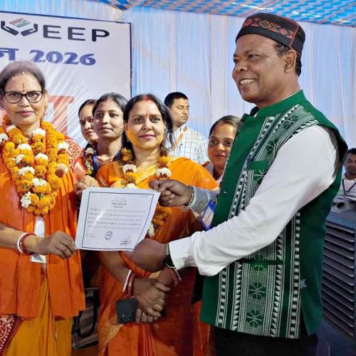पाकुड़ नगर परिषद अध्यक्ष पद पर सबरी पाल की ऐतिहासिक जीत, झामुमो समर्थित प्रत्याशी को 2353 मतों से हराया