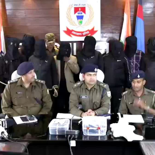 रांची के नयासराय में जमीन विवाद ने लिया खूनी संघर्ष का रूप: 12 आरोपी गिरफ्तार, हथियार, कारतूस और लग्जरी वाहन जब्त