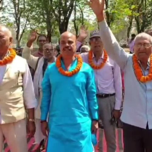 बोकारो में रिटायर्ड बीएसएल कर्मियों का भूख हड़ताल, आवास खाली कराने के नोटिस पर आत्मदाह की चेतावनी