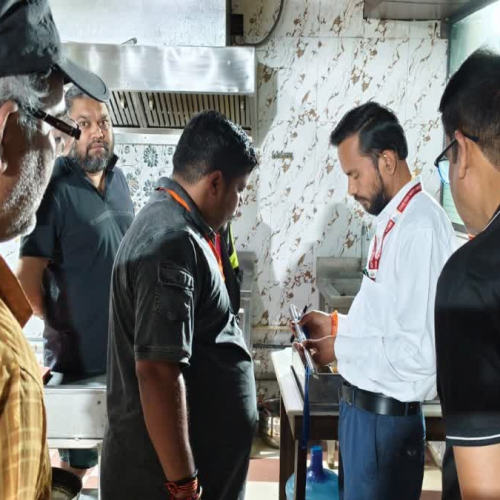 होली और रमजान को लेकर देवघर में खाद्य सुरक्षा विभाग अलर्ट, विभिन्न प्रतिष्ठानों से सैंपल लैब भेजे