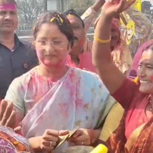 केंद्रीय मंत्री अन्नपूर्णा देवी ने कोडरमा में खेली फूलों की होली, दी शुभकामनाएँ