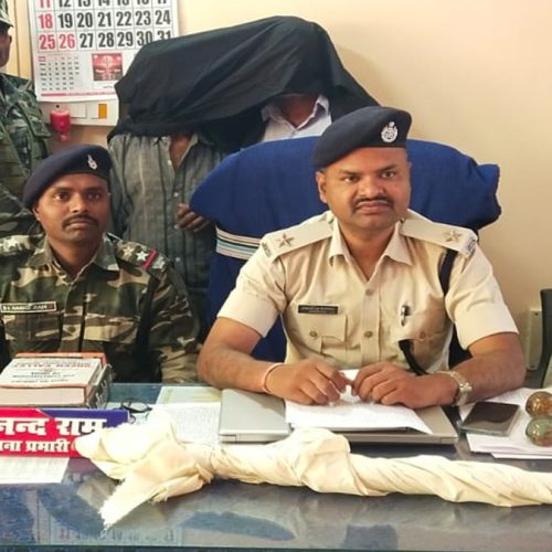 पलामू में बुजुर्ग की हत्या का खुलासा: बदनाम करने की धमकी के बाद रची गई साजिश, दो आरोपी गिरफ्तार