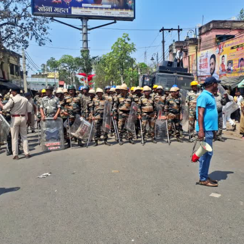 पलामू पुलिस ने एंटी-रायट मॉक ड्रिल के जरिए दिखाई तैयारी, त्योहारों में सुरक्षा के लिए हाई अलर्ट जारी