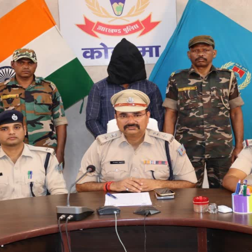 कोडरमा में नकली पुलिस बनकर ठगी करने वाला गिरफ्तार: बाइक पर पुलिस स्टीकर लगाकर लोगों को बनाता था शिकार