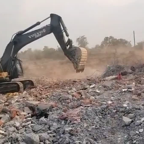 हजारीबाग में बड़ी कार्रवाई: कोल परियोजना विस्तार के तहत पूर्व मंत्री योगेंद्र साव का घर ध्वस्त, अंबा प्रसाद ने जताया विरोध