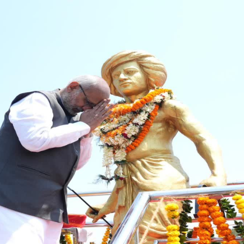 उपराष्ट्रपति सीपी राधाकृष्णन ने उलिहातू में भगवान बिरसा मुंडा को दी श्रद्धांजलि, बच्चों से की मन लगाकर पढ़ाई की अपील