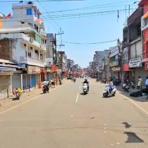 हजारीबाग में 12 वर्षीय नाबालिग की हत्या के विरोध में बंद: शहर में पसरा सन्नाटा, सांसद और नेता सड़क पर उतरे, दोषियों की जल्द गिरफ्तारी की मांग