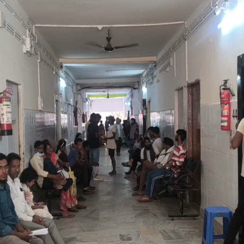 देवघर सदर अस्पताल की बदहाल व्यवस्था: जांच सुविधाओं के अभाव में भटक रहे मरीज, पांच जिलों की स्वास्थ्य सेवा पर उठे सवाल