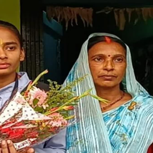 संघर्ष से शिखर तक: छाता बेचने वाले की बेटी शिवांगी बनी झारखंड टॉपर, 498 अंक लाकर रचा इतिहास