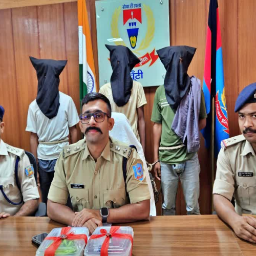 खूंटी में नशे के खिलाफ बड़ी कार्रवाई: 980 ग्राम अफीम के साथ तीन तस्कर गिरफ्तार, पूरे नेटवर्क की जांच में जुटी पुलिस