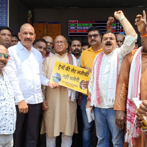 ट्रेन लेटलतीफी पर जमशेदपुर में भड़का आक्रोश: सरयू राय के नेतृत्व में हस्ताक्षर अभियान, रेल प्रशासन को दी चेतावनी