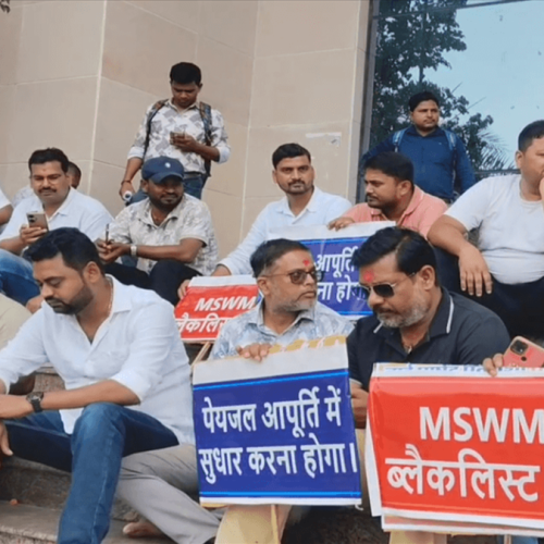 देवघर नगर निगम में ‘अफसरशाही’ के खिलाफ पार्षदों का धरना, सफाई व्यवस्था और जल संकट पर उठे सवाल