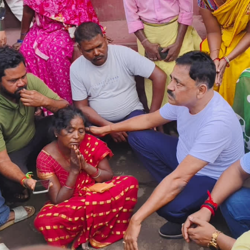 सीसीएल खूनी झड़प के बाद पीड़ित परिवार से मिले मंत्री सुदिव्य कुमार, हरसंभव मदद का दिया भरोसा