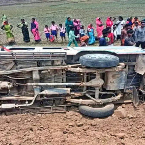 लातेहार में बड़ा सड़क हादसा, स्कूली बच्चों से भरी गाड़ी पलटी; कई घायल, दो की हालत गंभीर