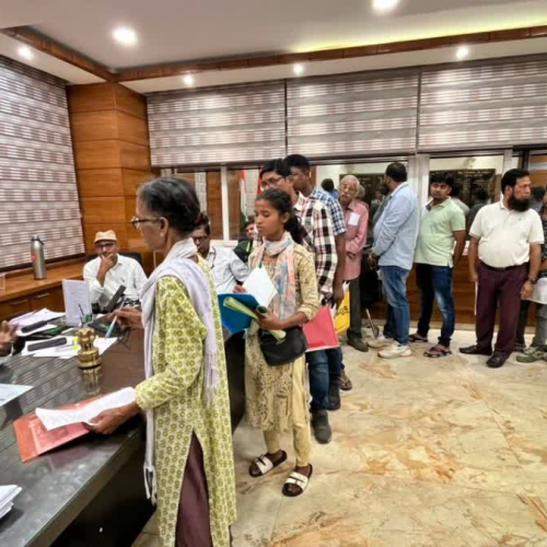 जनता दरबार में दिखी संवेदनशीलता और सख्ती, दिव्यांग को मिली ट्राईसाइकिल तो जमीन मामलों में अधिकारियों पर कार्रवाई