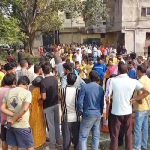 धनबाद में युवक की हत्या से सनसनी, शव रखकर सड़क जाम; परिजनों ने पुलिस पर लापरवाही का लगाया आरोप