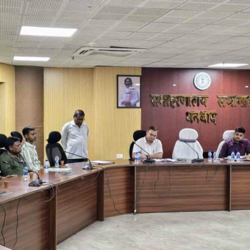 मैट्रिक परीक्षा के खराब रिजल्ट पर धनबाद डीसी सख्त, शिक्षकों और प्राचार्यों को लगाई फटकार