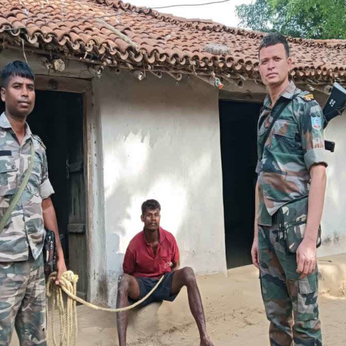 लोहरदगा में दिल दहला देने वाला डबल मर्डर, बेटे ने कुल्हाड़ी से पिता और पत्नी की हत्या की; तीन साल की मासूम बेटी गंभीर घायल
