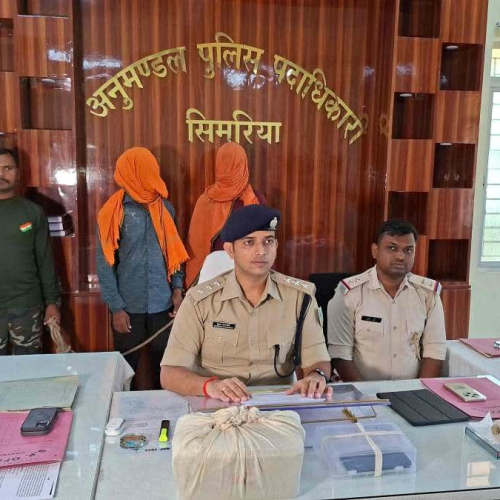चतरा में अफीम तस्करों पर पुलिस का बड़ा प्रहार: छह लाख की अफीम के साथ दो गिरफ्तार, एक आरोपी फरार