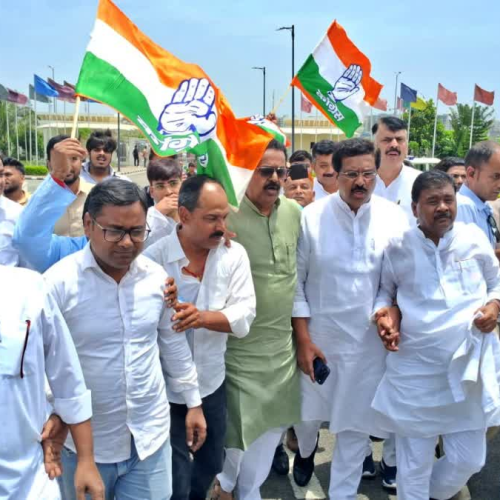 परिमल नाथवानी का नामांकन रद्द करने की मांग को लेकर कांग्रेस का प्रदर्शन, विधानसभा के बाहर जमकर नारेबाजी