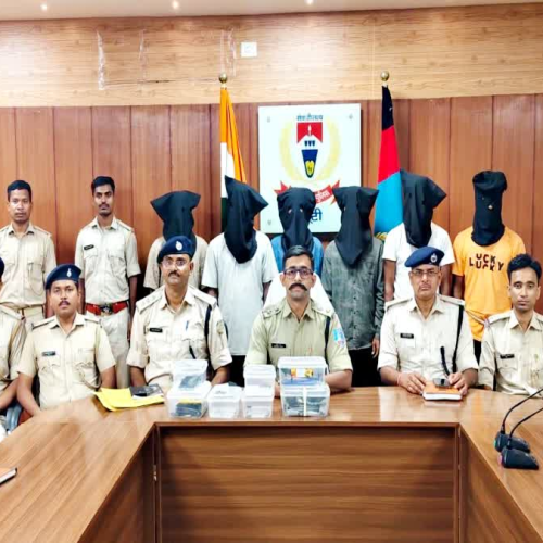 खूंटी पुलिस की बड़ी कार्रवाई: पीएलएफआई एरिया कमांडर समेत 7 उग्रवादी गिरफ्तार, हथियारों का जखीरा बरामद
