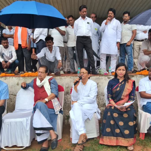 पतरातू में विस्थापितों के बीच पहुंचे वित्त मंत्री, बोले- कैबिनेट में उठेगा मुद्दा, हर पीड़ित को मिलेगा न्याय